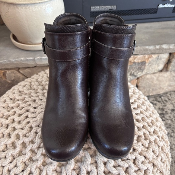 Croft & Barrow Women's Ortholite Ankle Boots Brown Faux Leather SZ7 Block Heels - Picture 5 of 13